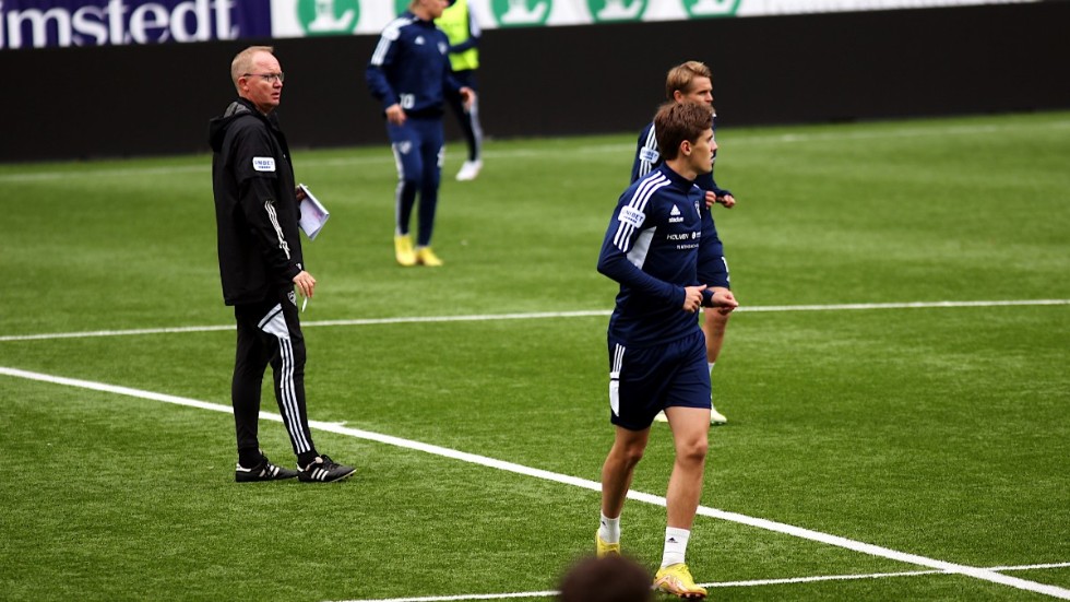 "Givet de förutsättningarna vi har kommer det ganska säkert att vara ett par överraskande uttagningar i det lag som startar", säger IFK Norrköpings tränaren Glen Riddersholm inför mötet med Kalmar FF.