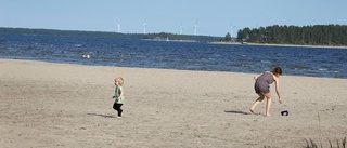 Rensas stranden ute på havsbadet?