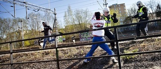 Här attackerades polisen med stenar