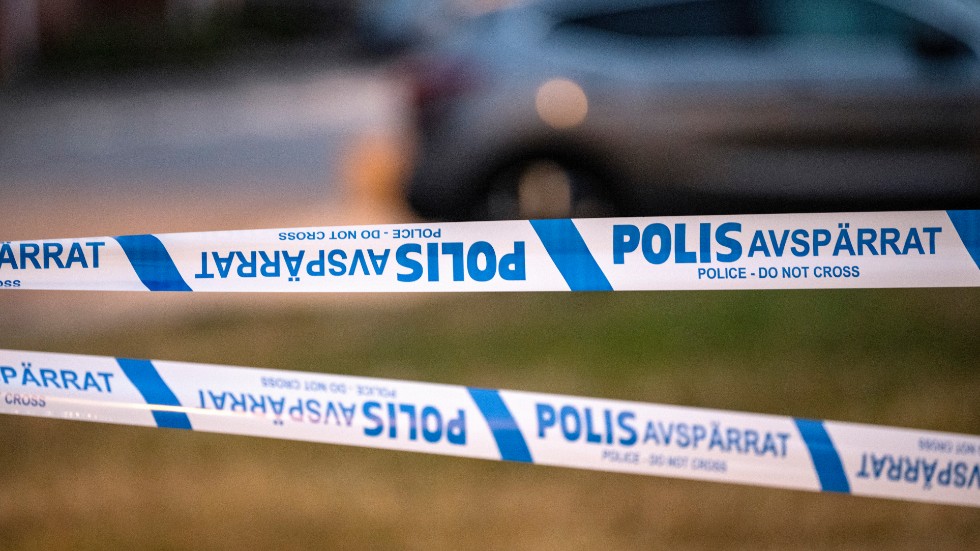 Ett hus i Eskilstuna är avspärrat efter bombhot mot en pantbank. Arkivbild.