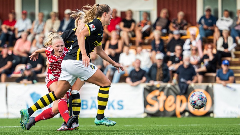 Emma Viklund och Piteå IF, där Tuva Skoog är ny i truppen inför den stundande säsongen, ställs mot regerande mästarna FC Rosengård i den damallsvenska premiären.