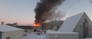 Storbranden i industrilokalen: "En utmaning för killarna på plats"