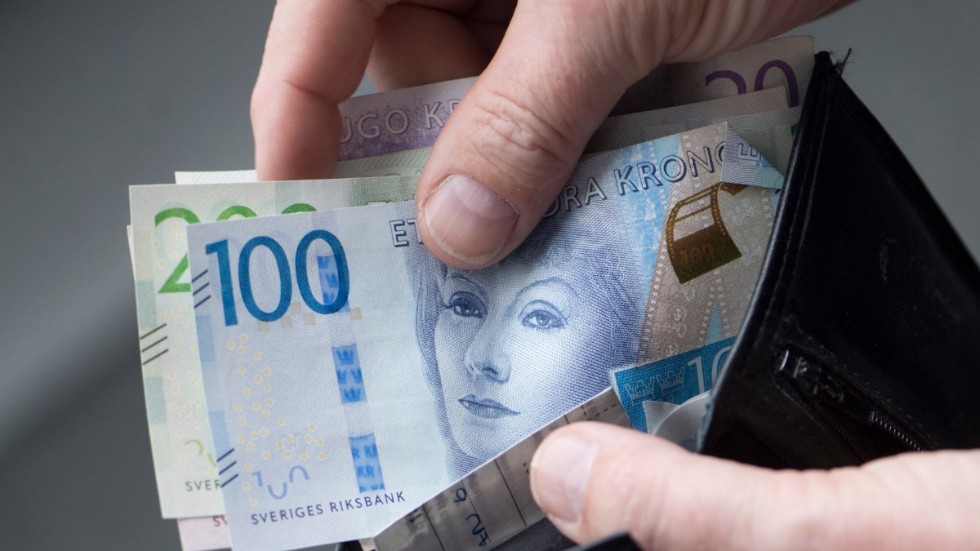 Inflationen river hål i plånboken. Arkivbild.