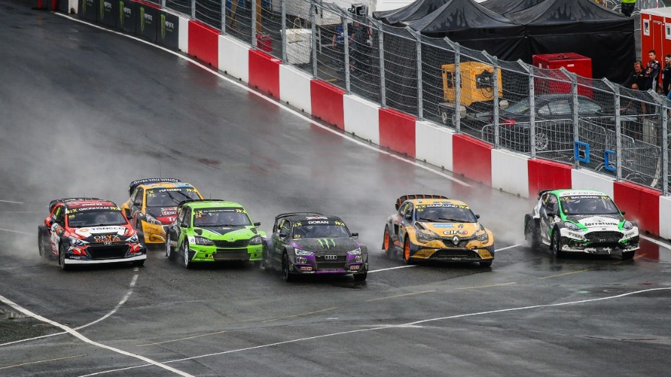 Vändningen. Efter slutbesiktningen kom beskedet att Anton Marklund är diskvalificerad. Enligt rapporten följde inte främre stötdämparen det tekniska reglementet och Marklund fråntas segern och alla poäng i tävlingen.