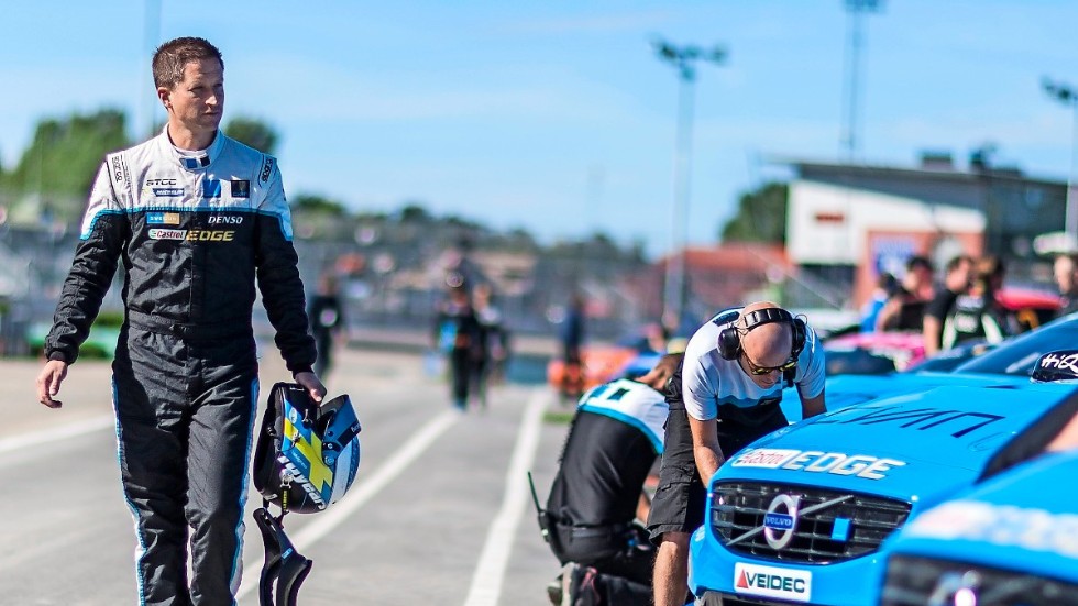 Depp. Robert Dahlgrens bil startade inte i andra kvalet. Därmed kom han inte ut och har riktigt svaga förutsättningar inför lördagens två finalrace. Foto: Daniel Ahlgren.