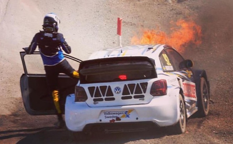 Eldsvåda. Anton Marklund fick brand i motorutrymmet i första heatet i norska Hell. Foto: Privat.