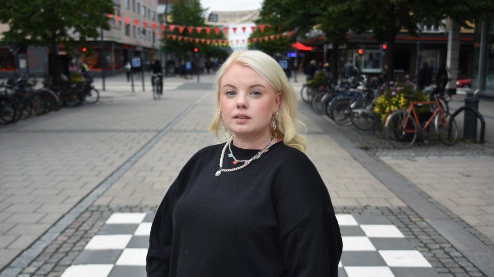 Hanna Lindgren är tillbaka i hemstaden Luleå, där bland annat en upplevelse kring schackplanen på Storgatan inspirerat henne till en låt. 