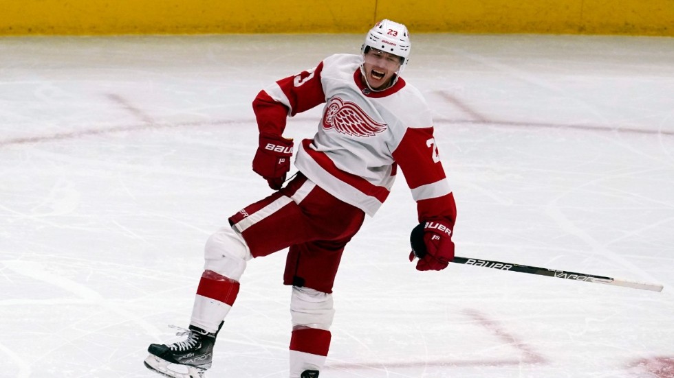 Lucas Raymond firar sitt tredje mål mot Chicago.