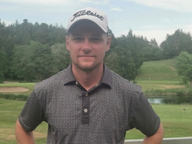 Motala golfklubbs Philip Johansson spelade fin golf hela andra dagen och kom tvåa i future-tävlingen Torshälla open bland 156 startande.