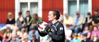 Dubbla roller för Anna, 39 – Piteås damallsvenska lag och Infjärdens herrar: "Sveriges nöjdaste bänknötare"