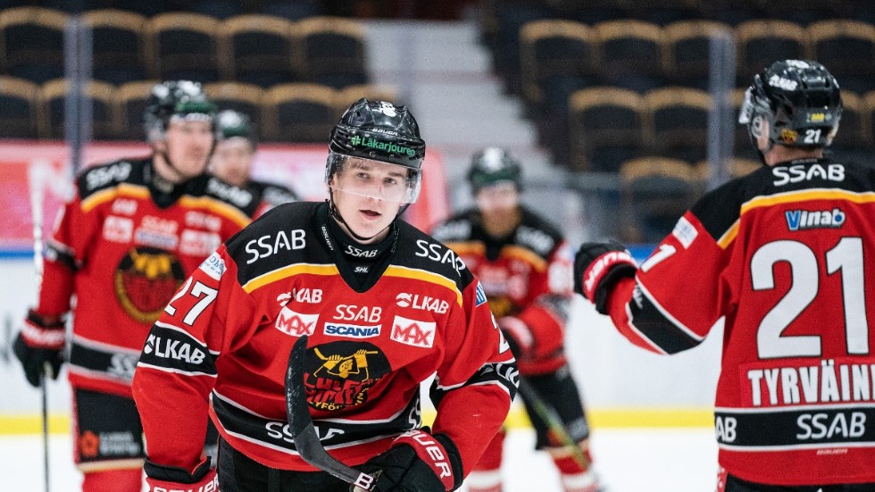 Nils Lundkvist blev matchhjälte i den femte kvartsfinalmatchen mot Skellefteå AIK. Hör vad han har att säga om det och att vinna mot pappa, Niclas Lundkvist.