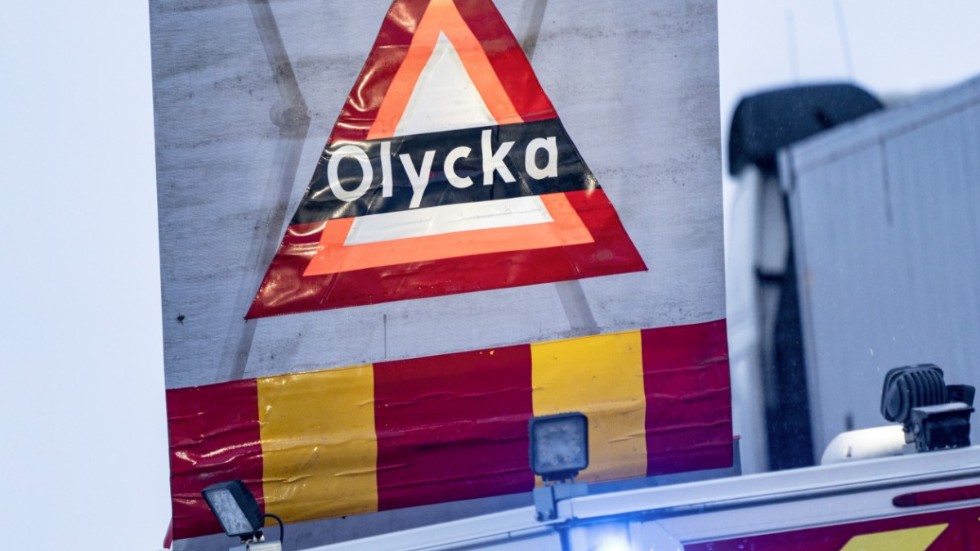 Larmet om olyckan kom in vid klockan 14.19 på söndagen.