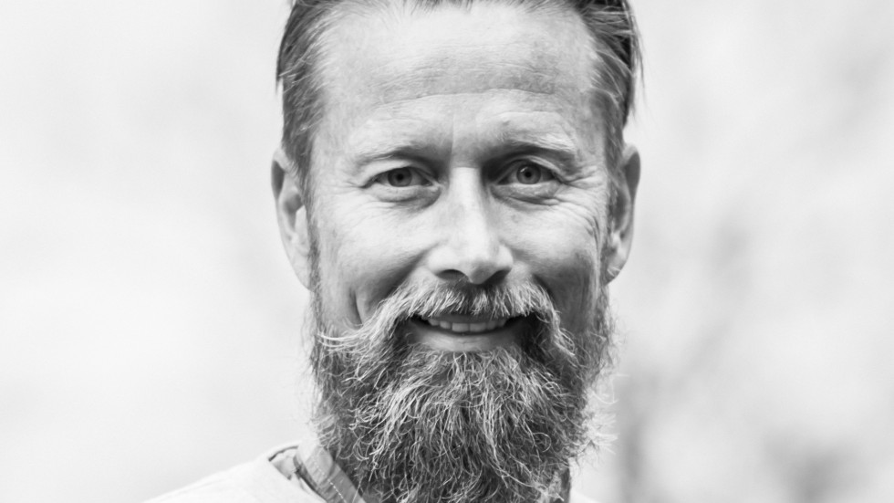 Tomas Strand skrev 2021 boken Preppster som handlar om att Nordkorea startar ett kärnvapenkrig, som i sin tur gör att skådespelaren Brad Pitt blir fast på Gotland under en filminspelning där han och några till måste lära sig att överleva.