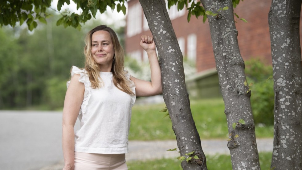 Maria Lindberg är trots sin rädsla fast besluten om att ta vaccinet, men hon behöver mycket hjälp på traven.