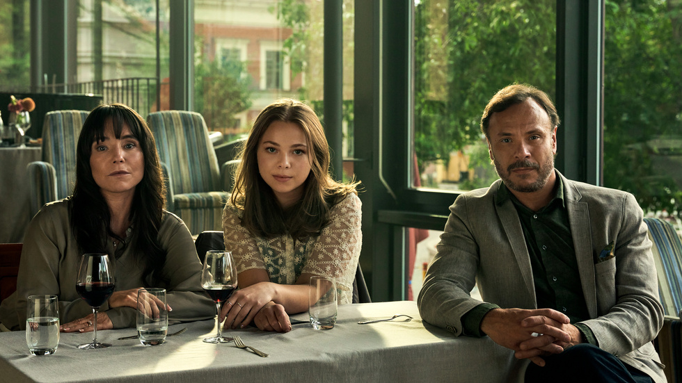 Lo Kauppi, Alex Karlsson Tyrefors och Björn Bengtsson i "En helt vanlig familj", som blev en världssuccé på Netflix. Pressbild.