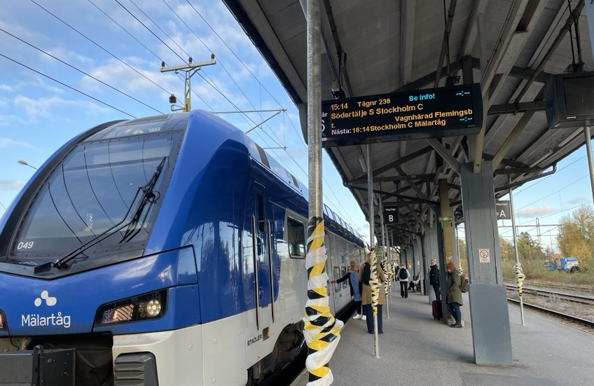 Från kvart över tre på torsdagseftermiddagen står tågen stilla på sträckan Nyköping-Södertälje på grund av en olycka.