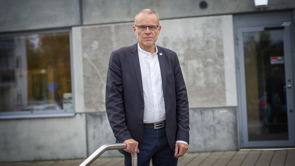 Magnus Johansson, regiondirektör i Region Sörmland, konstaterar att personalstyrkan måste minska. Med hur många är svårare att säga.
