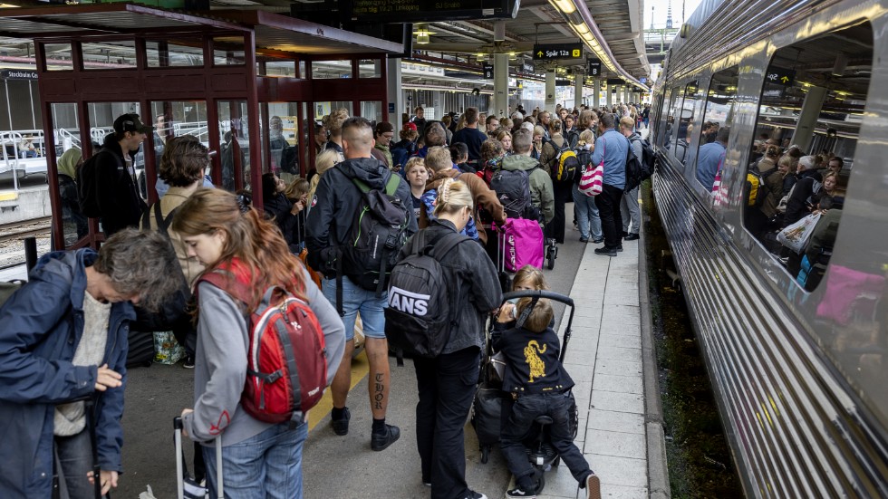 Kraftiga förseningar i tågtrafiken söderut från Stockholms centralstation under torsdagen.