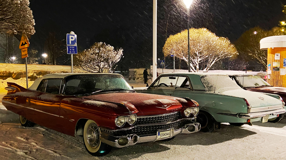 Bilutställning. Under snöiga och juliga former anordnade bilklubben All Time Cruisers bilträffen Midwinter Meet i Överkalix, för sjunde gången, samtidigt som butikerna hade kvällsöppet och det var julmarknad i Folkets hus. 