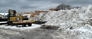 Varnar för leken i snöhögarna: ”Kan innebära livsfara”