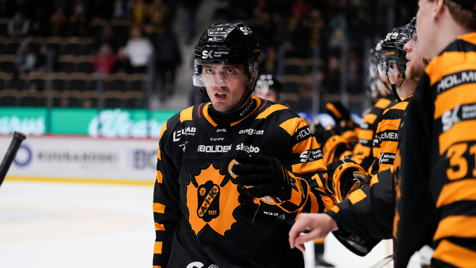 Max Lindholm stod för två av målen, AIK:s första och sista, i 3–2-segern mot Växjö Lakers på torsdagskvällen.