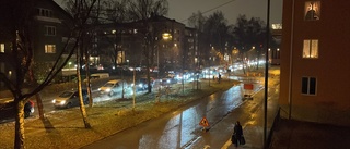 Lös trafiken på Vaksalagatan – låt cyklisterna inta trottoaren