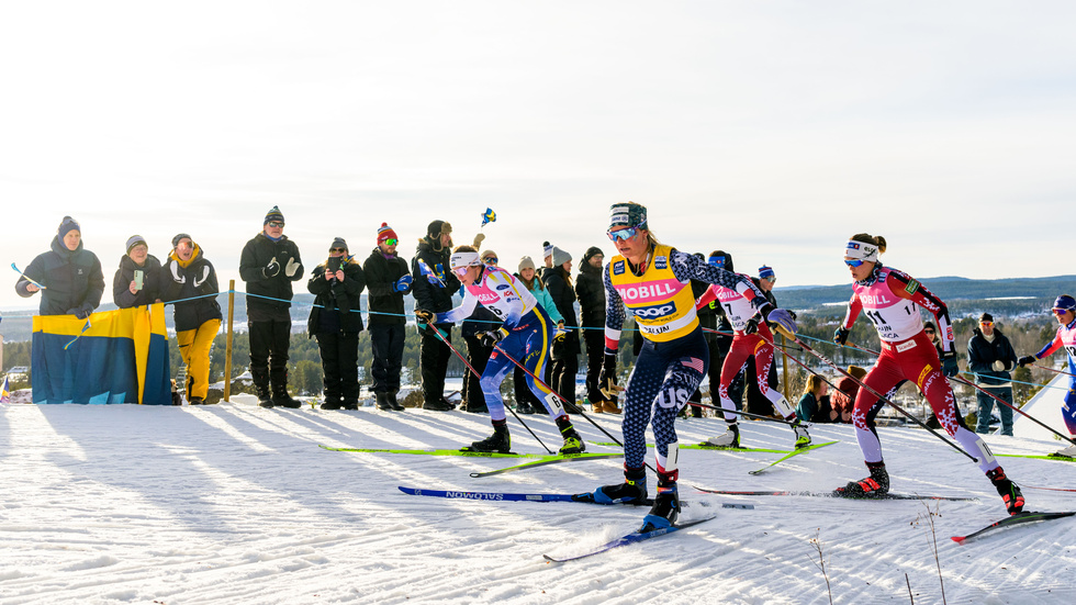 Svenska stjärnan Ebba Andersson ligger först i spåret.