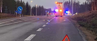 Person till sjukvård med ambulans efter olycka