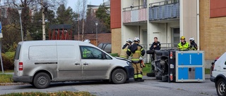 Postbilen fick vältas upp av brandmännen