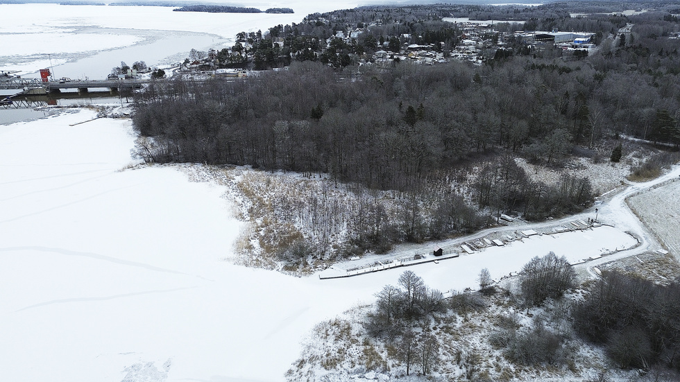 Lilla Vik båtklubb i Kvicksund ligger på samma fastighet som Kvicksunds båtförening, ett par hundra meter västerut. De har ännu inte fått något besked om framtida arrende av sin mark.
