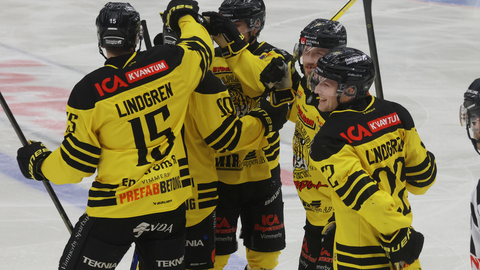 GLÄDJE. VH vann borta mot Mora efter en stark kämpainsats.