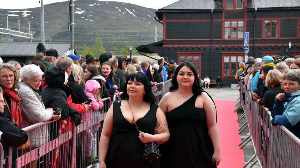 Ksenia Morozova blev eskorterad av sin mamma. ”Det är spännande, men lite stressande”, säger Ksenia om att gå på röda mattan.