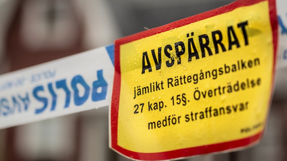 Platsen där den avlidne hittades är avspärrad och teknisk undersökning pågår. Bilden har inte koppling till den aktuella platsen.