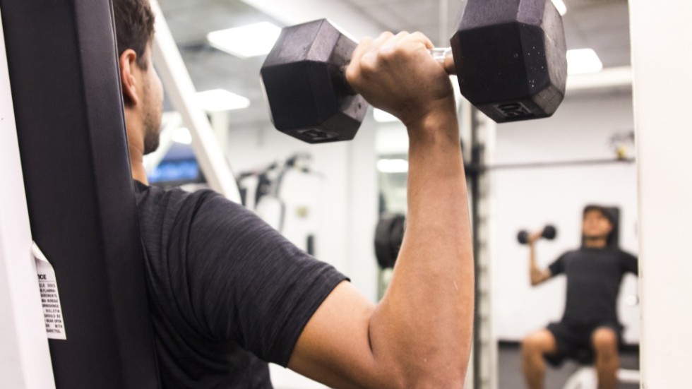 "Första kvartalet lever du strikt och disciplinerat. Du trotsar mörkret och slasket för vingliga joggingturer. Däremellan är du på gymmet och sliter med hantelpressar och marklyft."