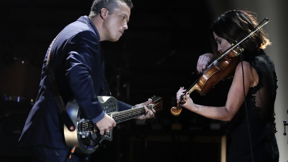 Jason Isbell och Amanda Shires på scen i Nashville 2017.