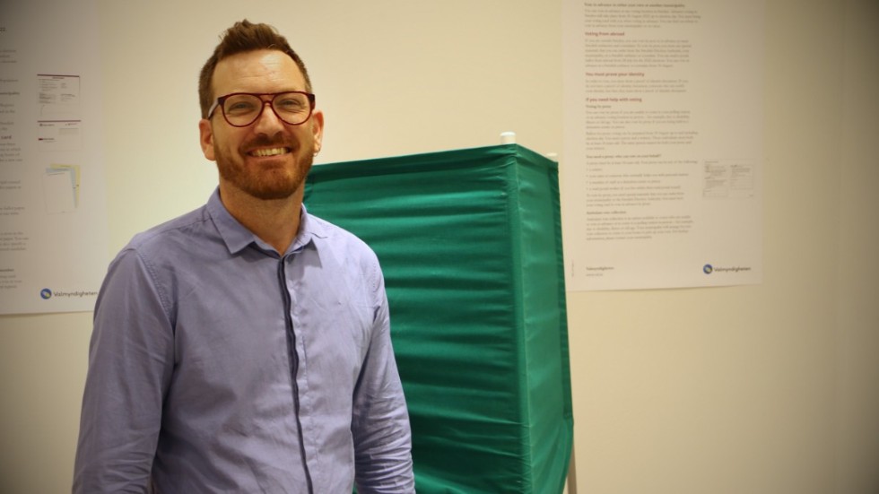 "Om man av ett eller annat skäl inte har möjlighet att komma och rösta på grund av till exempel rörelsehinder eller sjukdom så kan man budrösta", säger Jonas Gunnarsson (S), valnämndens ordförande.