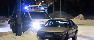 20-åring i lånad bil smet efter kollision