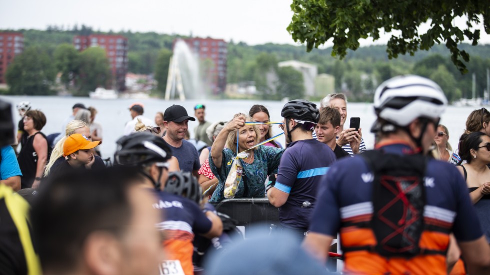 Vätternrundan 2023. En varm runda med kring 26 grader i skuggan. Motala, målgången. Nu bekräftas att filmen "Ute och cyklar" spelas in den här veckan delvis och ska ha premiär 2025. En uppföljare till komedin "Ur spår".