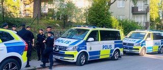 Fyraårig flicka föll från balkong på fjärde våningen