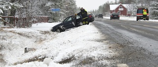 Singelolycka i snöigt och halt väglag