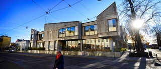 Aggressiv man gick bärsärk på biblioteket