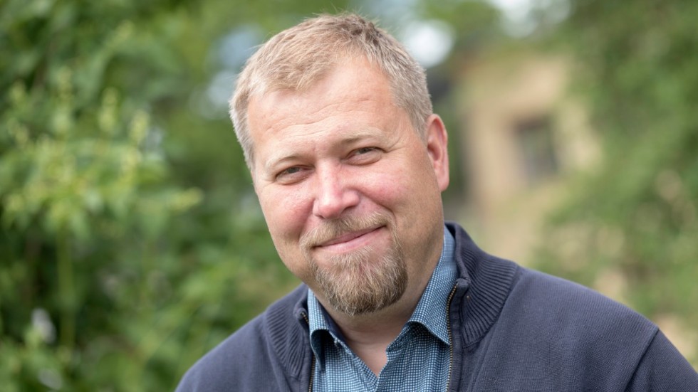 Olle Lundin, professor i förvaltningsrätt vid juridiska fakulteten i Uppsala, ser allvarligt på avslöjandet. "Det är svårt att tänka sig något mer olämpligt", säger han.