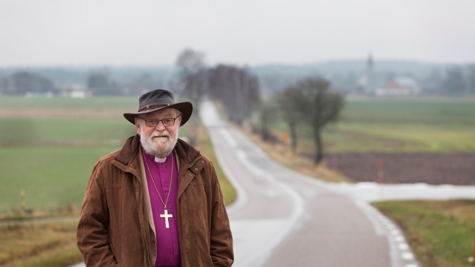 Biskop emeritus Sven-Bernhard Fast bor numera i Hejnum. Han är beredd att tjänstgöra som biskop under tiden som Visby stift söker en ny.