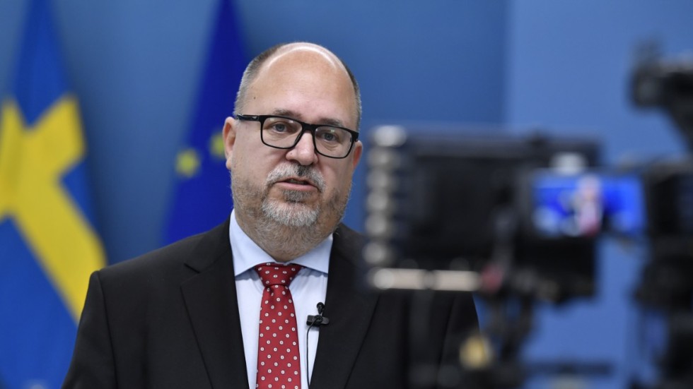 Näringsminister Karl-Petter Thorwaldsson (S) föreslår åtgärder mot långa betalningstider. Arkivbild.