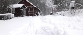 Snökaoset väntas fortsätta under natten