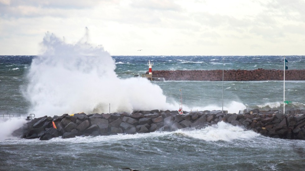 En rejäl storm kan innebära att förbindelserna med omvärlden skärs av.