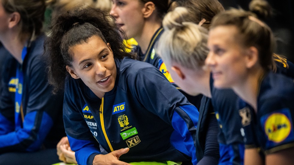 Jamina Roberts, som också har kopplingar till Eskilstuna då pojkvännen Emil Berggren kommer härifrån, vilade på bänken under hela matchen.