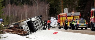 Två skadade i trippelkrock