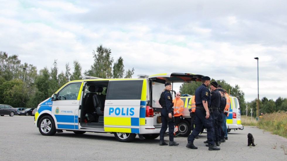 Polisen hade kort genomgång i närheten av Slottshagen innan övningen startade.