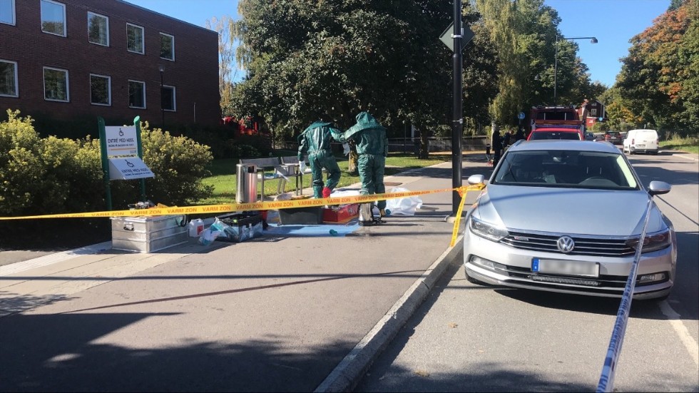 Kommunhuset i Gnesta spärrades av. Hotet inledde en lång följd av liknande händelser.